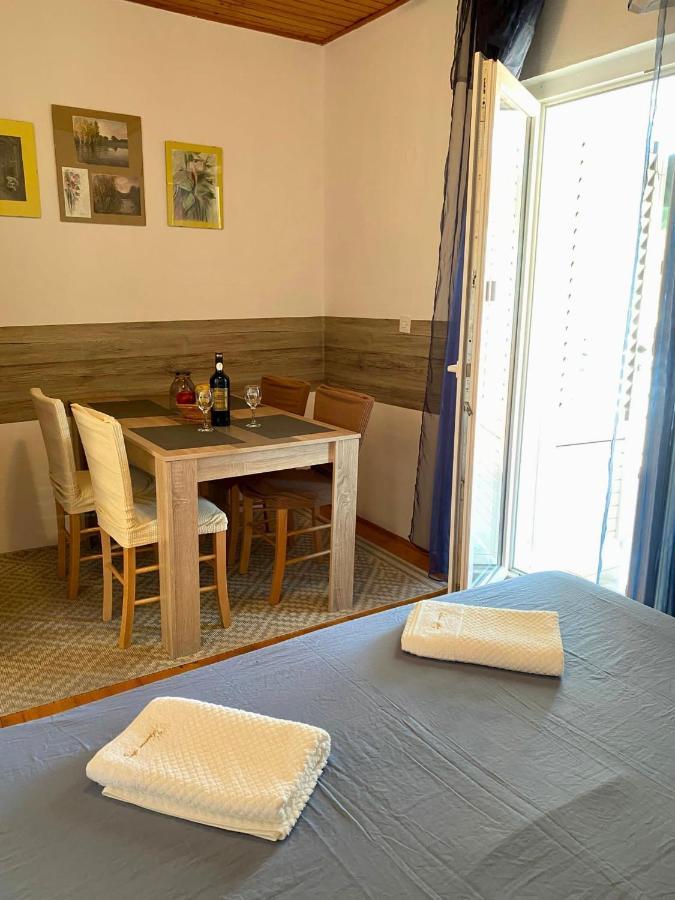 Apartmani Ines 玛里纳 外观 照片