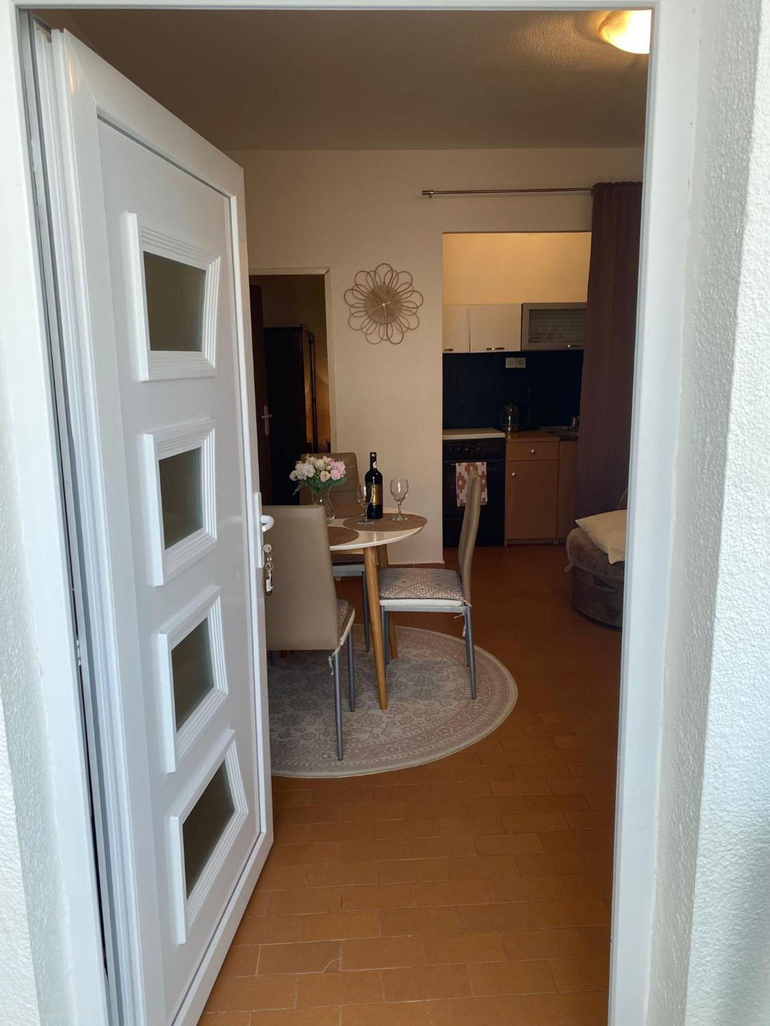 Apartmani Ines 玛里纳 外观 照片